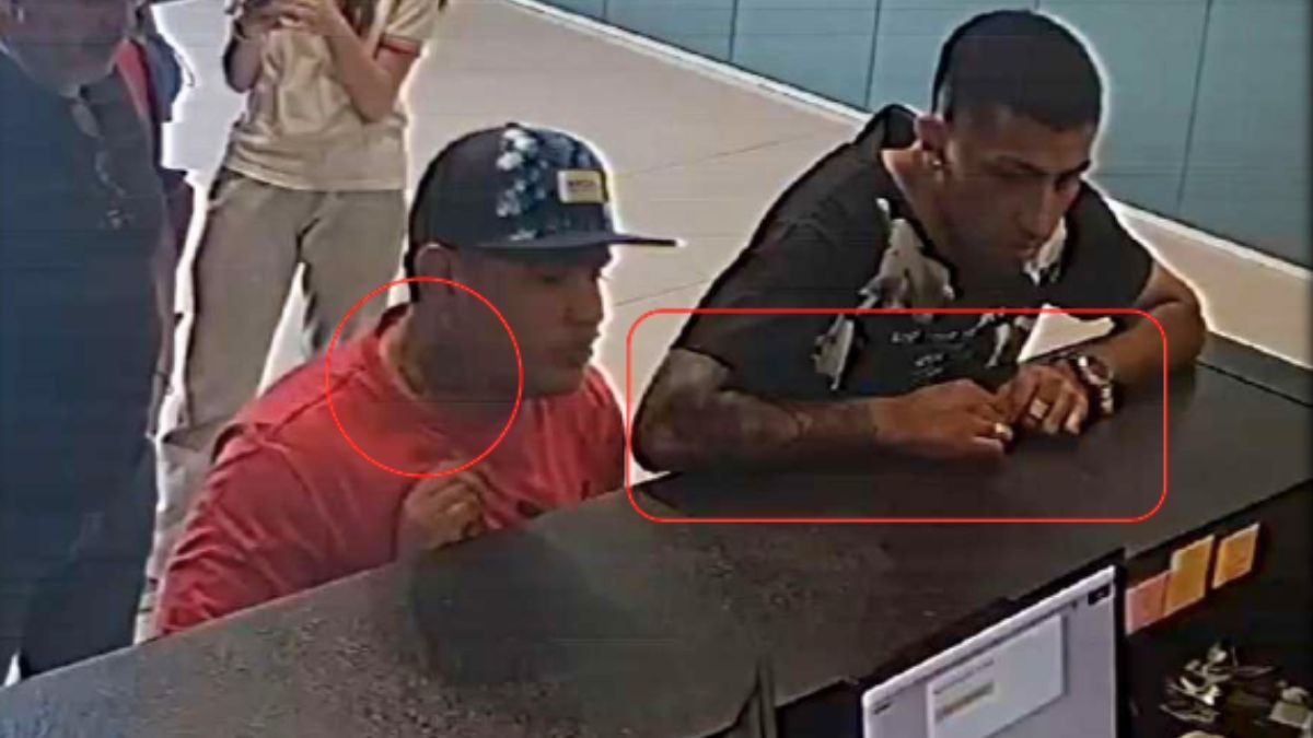 Los dos ladrones fueron filmados ingresando al edificio donde ocurrió el robo. Los dos ladrones fueron filmados ingresando al edificio donde ocurrió el robo.