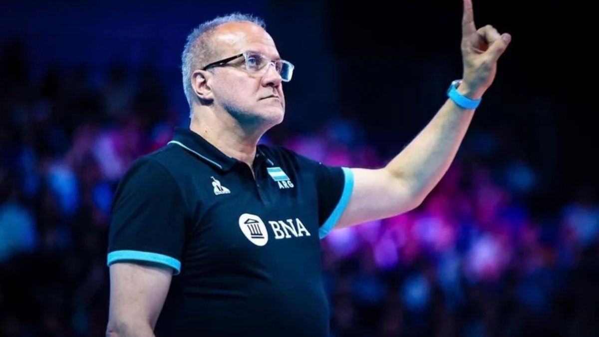 En medio de la VNL, la Selección argentina de vóley podría quedarse sin entrenador
