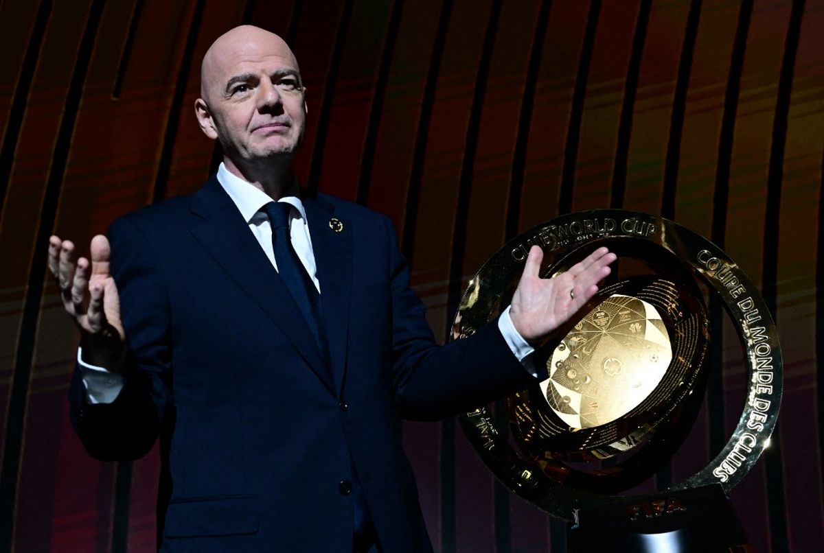 El presidente de la FIFA busca cuidar a los jugadores.