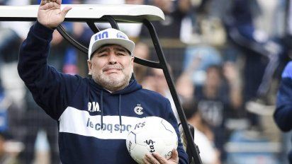 Chats entre la psiquiatra y el psicólogo de Maradona: Todos saben que va a escabiar, Si tomó merca y escabió toda la vida, vos tranca