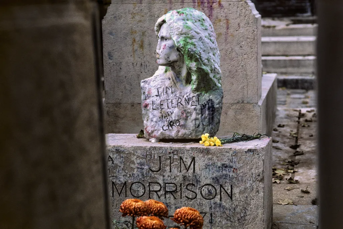 La estatua de Jim Morrison que recuperó la policía de Francia. La estatua de Jim Morrison que recuperó la policía de Francia.
