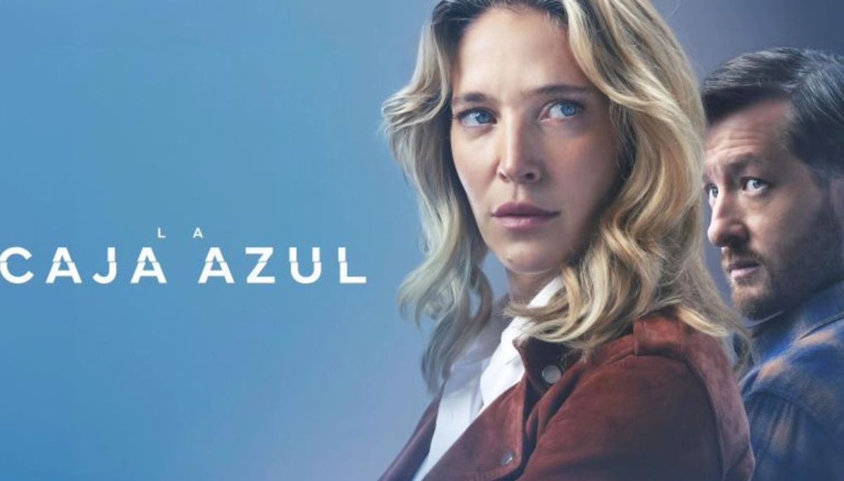 La caja azul narra la historia de amor entre dos personas que se conocen mediante una aplicaci&oacute;n de citas.