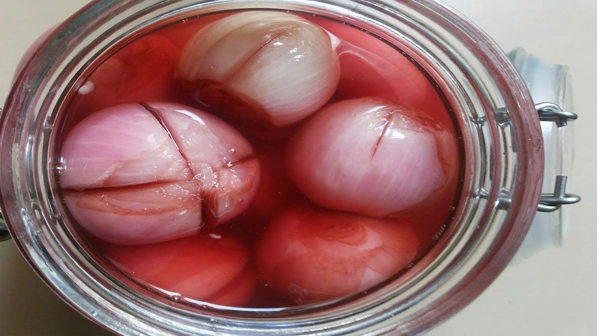 Es muy simple de hacer esta receta de cebollitas en escabeche y saborear cuando más se guste.