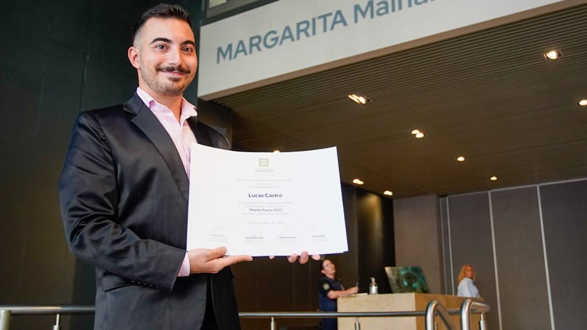 Lucas Castro, el destacaddo periodista de Canal 7&nbsp; fue distingo en el Senado de Mendoza.