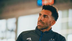 Carlos Tevez se quedó sin trabajo a un mes y medio de vencer el contrato. Carlos Tevez se quedó sin trabajo a un mes y medio de vencer el contrato.
