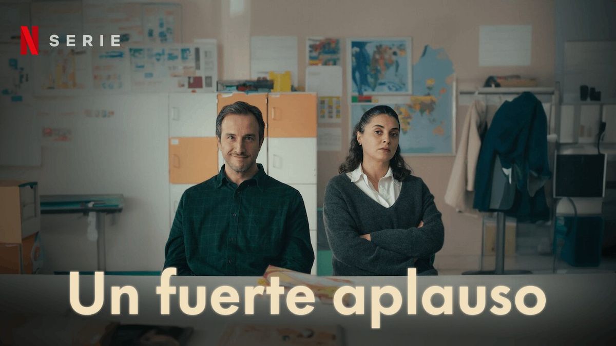 Aslhan Gürbüz, Fatih Artman y Cihat Suvarioglu. Son los protagonistas de la serie turca Un fuerte aplauso. Aslhan Gürbüz, Fatih Artman y Cihat Suvarioglu. Son los protagonistas de la serie turca Un fuerte aplauso. 