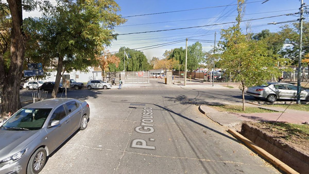 El dueño de la bicicleta pactó un encuentro con el vendedor para recuperarla, pero le avisó a la Policía y detuvieron a los sospechosos. El dueño de la bicicleta pactó un encuentro con el vendedor para recuperarla, pero le avisó a la Policía y detuvieron a los sospechosos.