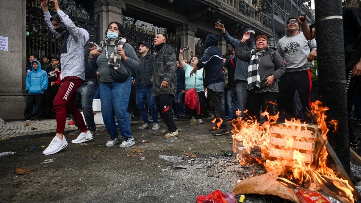 La UCIM criticó a los violentos que provocaron disturbios en las afueras del Congreso. Pero también cuestionó los excesos para frenar esos hechos.