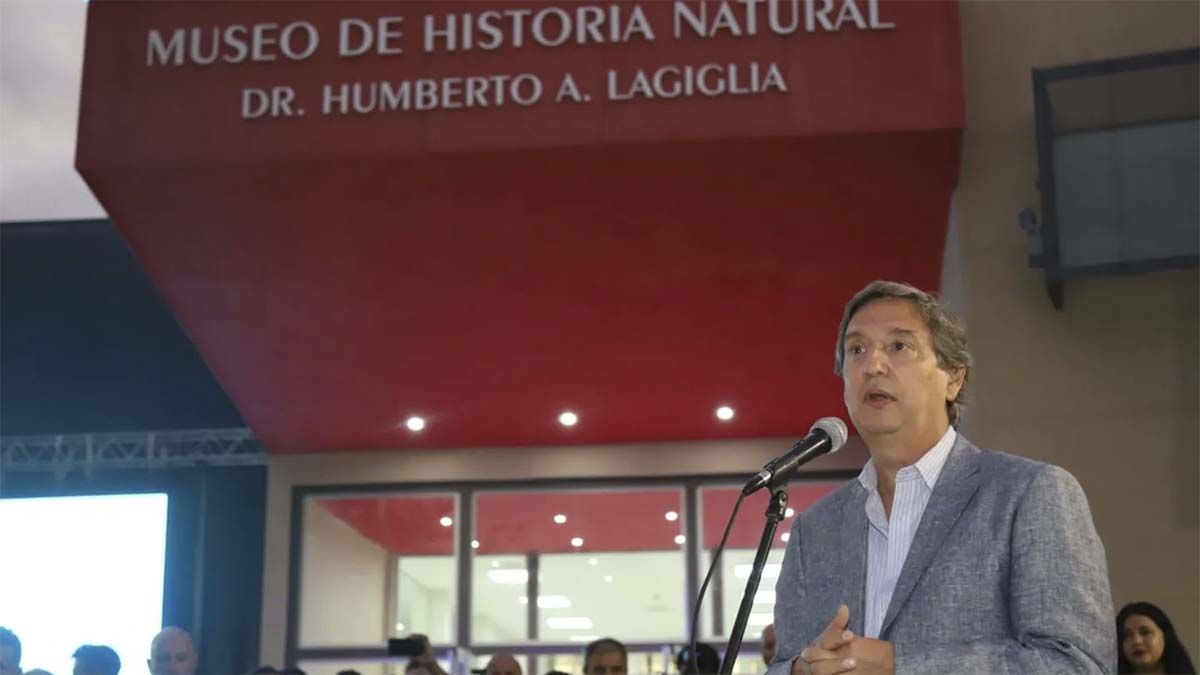 Emir Félix durante la reinauguración del museo municipal.