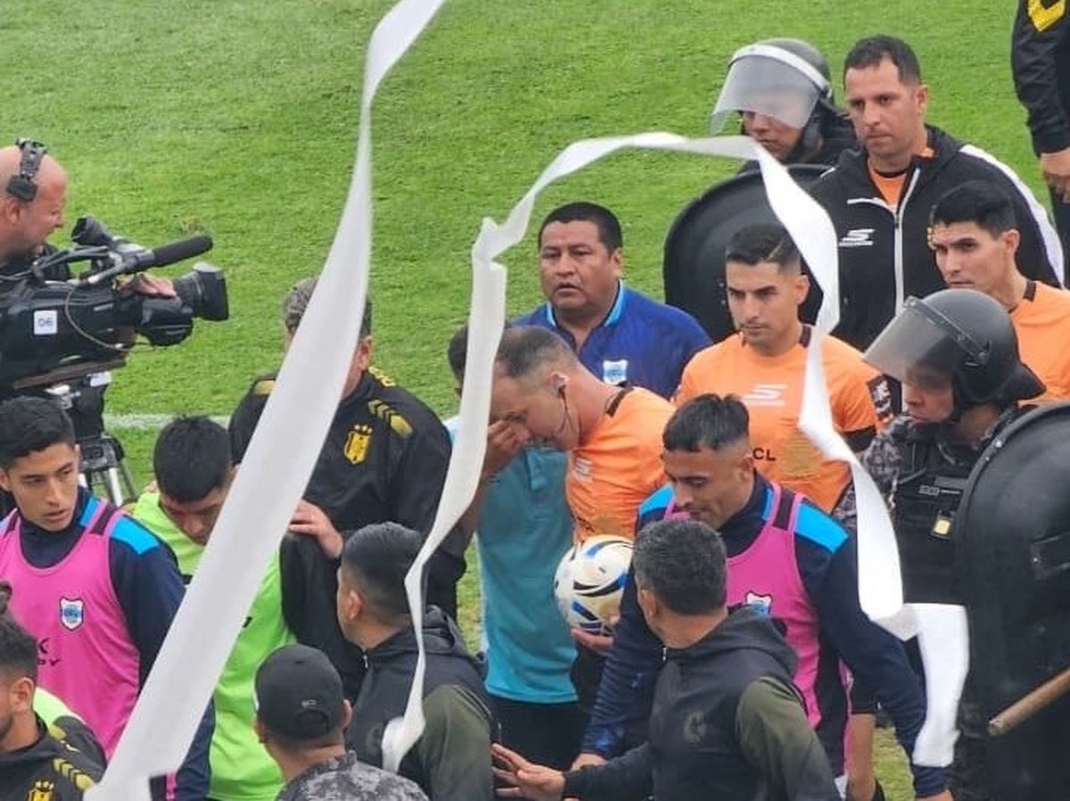 Lucas Comesa&ntilde;a decidi&oacute; suspender el partido entre Gimnasia de Jujuy y Deportivo Madryn.