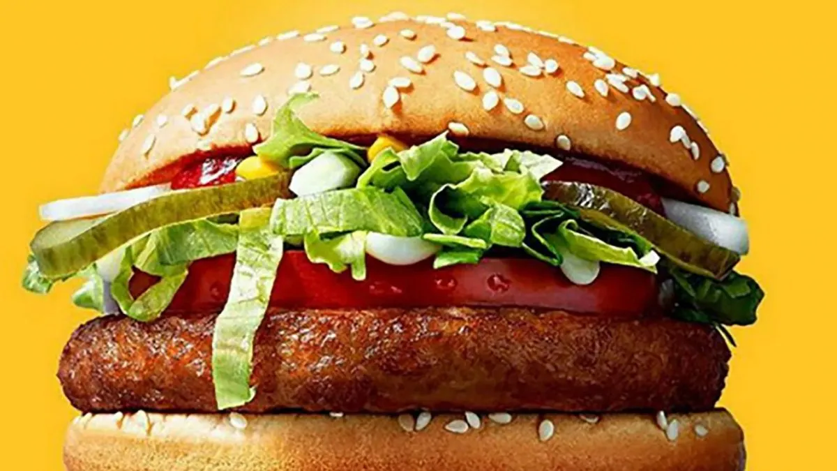 Hamburguesa casera. Es más saludable porque está preparada con productos frescos y sin químicos.&nbsp;