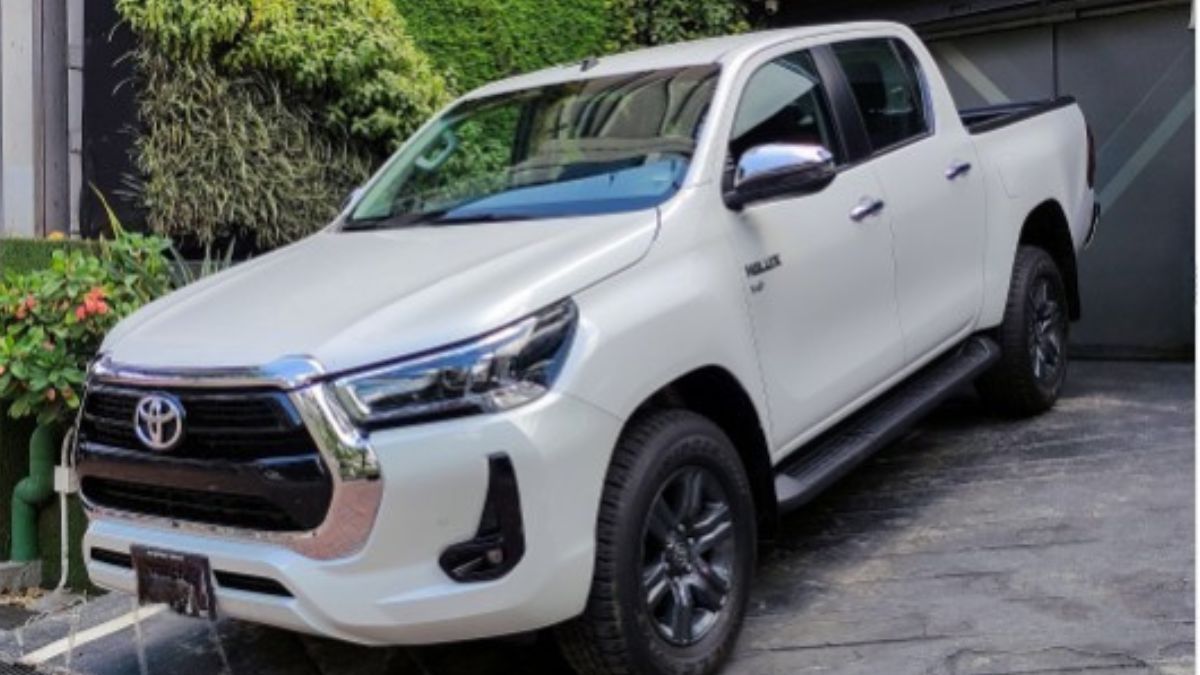 El hombre conduc&iacute;a una camioneta Toyota Hilux blanca.