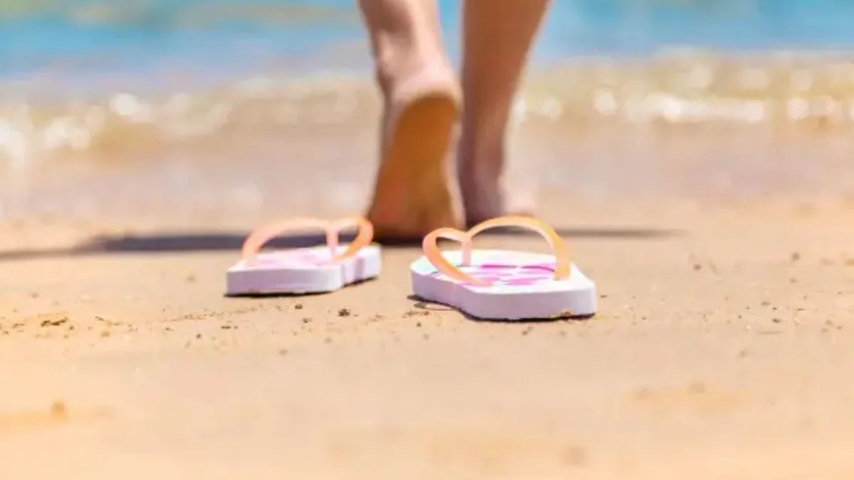 Las nuevas tendencias del verano 2026 proponen sandalias m&aacute;s c&oacute;modas y pr&aacute;cticas que las cl&aacute;sicas ojotas y zuecos.