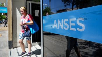 ANSES paga a AUH: cuánto cobra con aumento y Tarjeta Alimentar ANSES paga a AUH: cuánto cobra con aumento y Tarjeta Alimentar