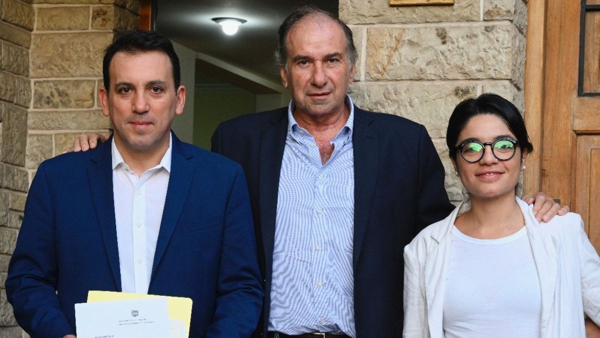 El presidente de la UCR, Tadeo García Zalazar junto al interventor del PRO, Humberto Schiavoni, y a la concejal de ese partido en Ciudad, Sol Salinas.&nbsp;