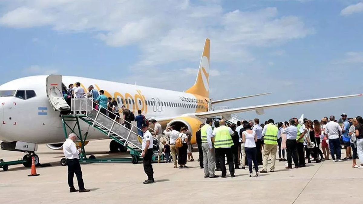 Flybondi. La empresa ratificó su continuidad y presentó una nueva orientación de negocios. Flybondi. La empresa ratificó su continuidad y presentó una nueva orientación de negocios.