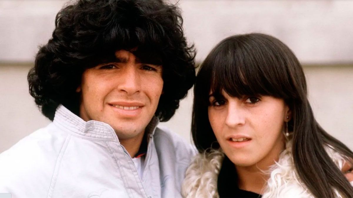 Diego Maradona llevaba a pasear a Claudia en un 128 Europa.