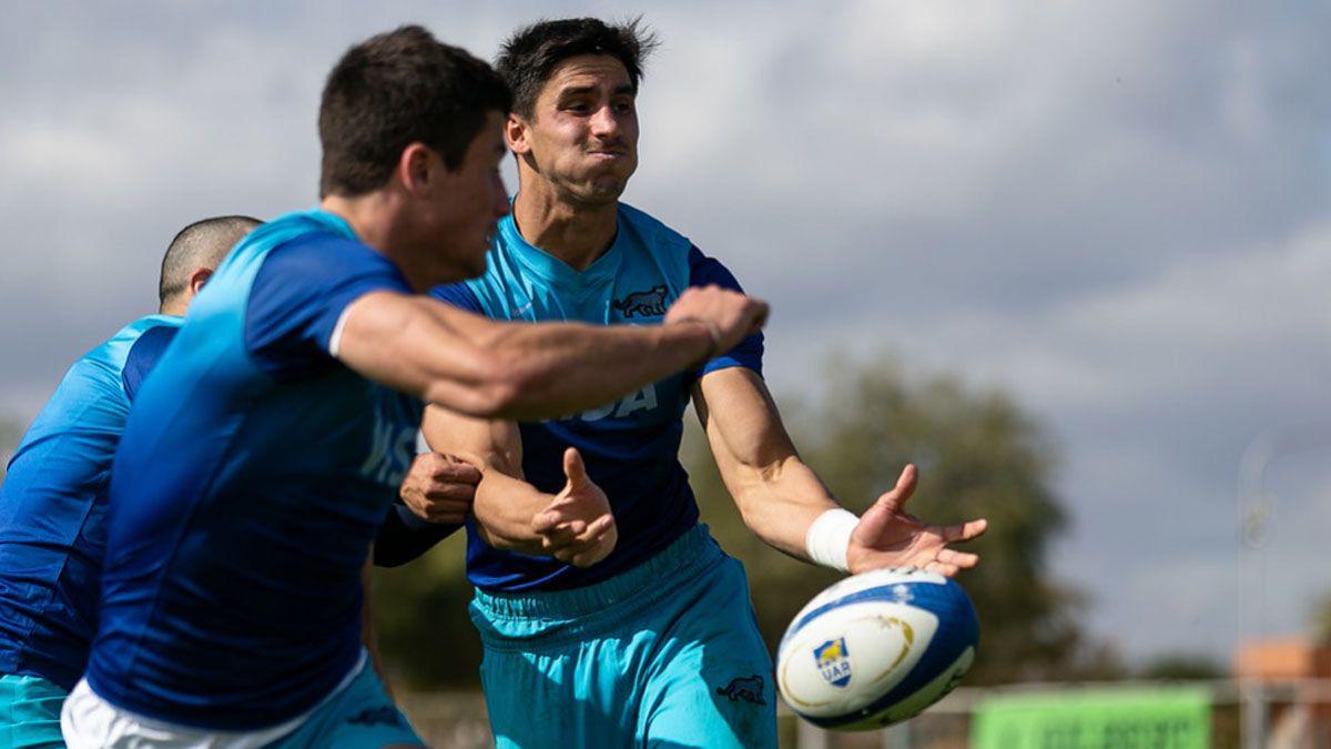 Lucio Cinti sería titular en el centro de la cancha