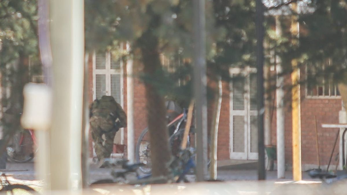 Los negociadores de la Policía llegaron a La Paz en helicóptero y trabajaron para que la alumna soltara el arma de fuego y se dejara asistir.