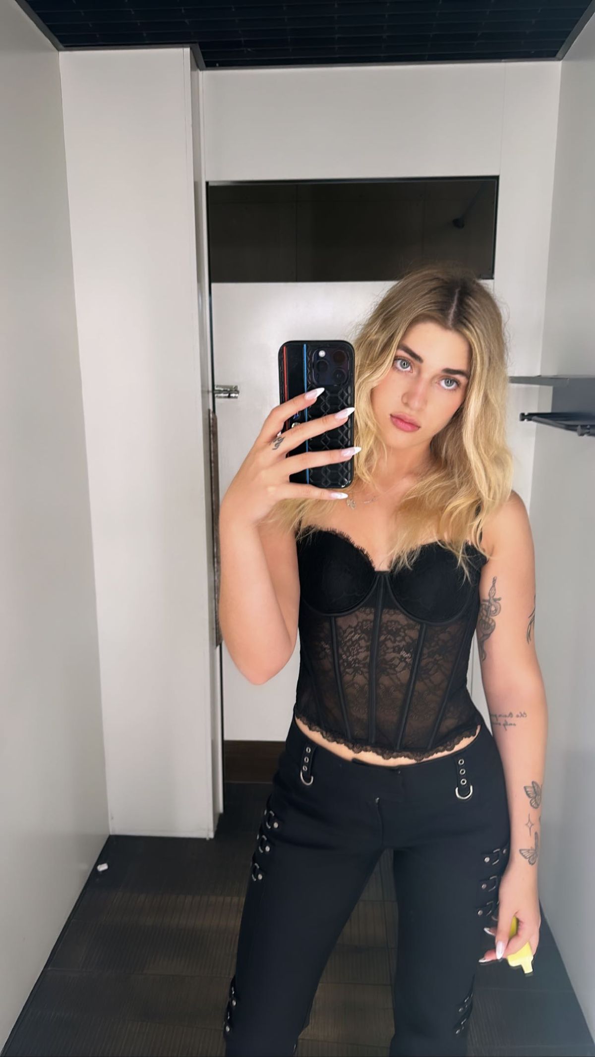 Se viralizó una fotito de Martita Fort con transparencias letales y explotó internet.