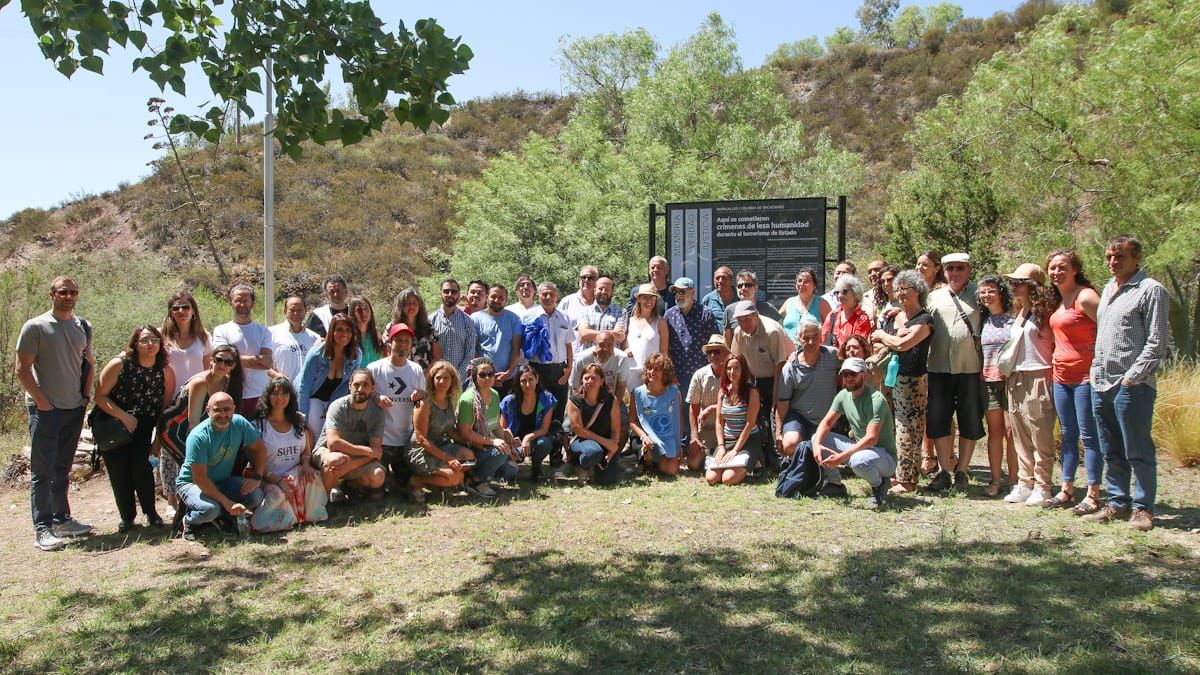 Todos los participantes del acto en Colonia Papagallos.