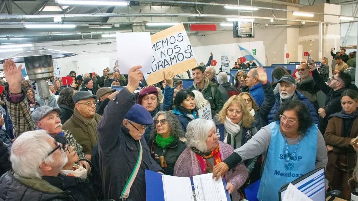 Esta semana los jubilados ingresaron a la sede del PAMI Mendoza. Esta semana los jubilados ingresaron a la sede del PAMI Mendoza.
