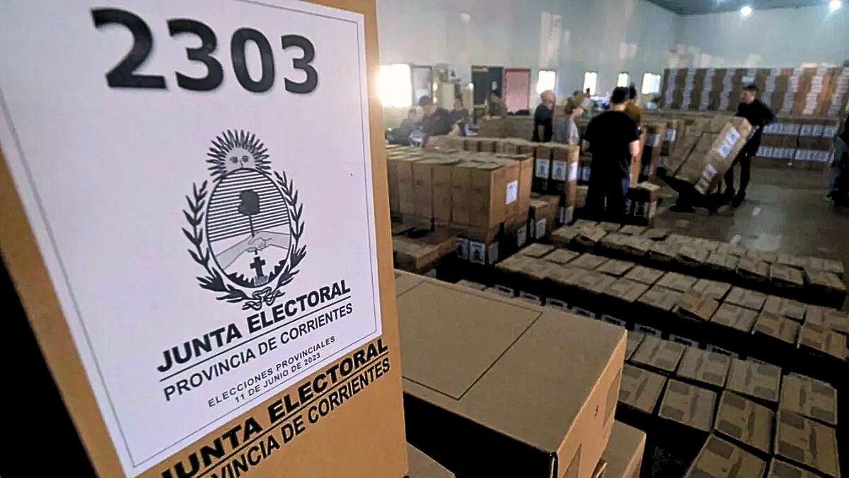 Corrientes elige a su gobernador y para estas elecciones hubo más de 58 boletas en cada cuarto oscuro.
