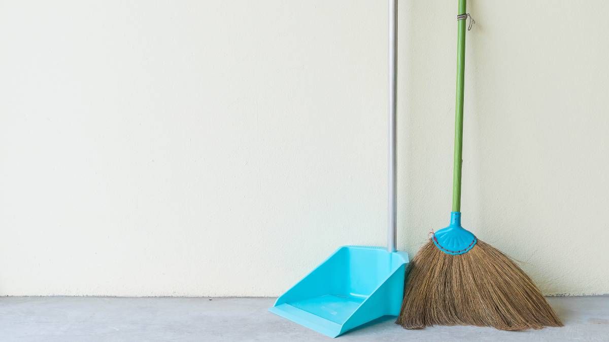¿Deseas tener más dinero? Con el ritual de la escoba lo conseguirás según el Feng Shui