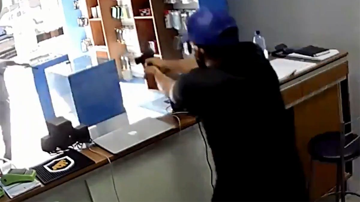 El comerciante le asestó dos tiros en la espalda al ladrón.&nbsp;