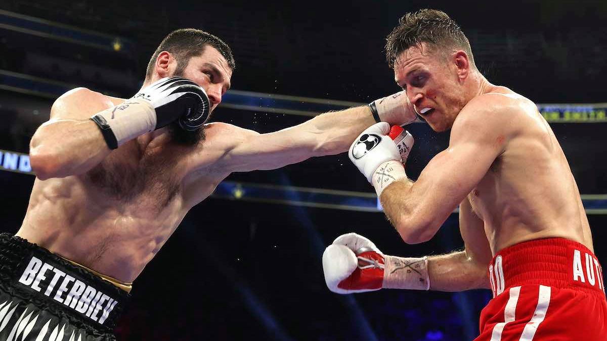 Artur Beterbiev contró la pelea contra Callum Smith, lo tiró dos veces en el séptimo round y así definió.