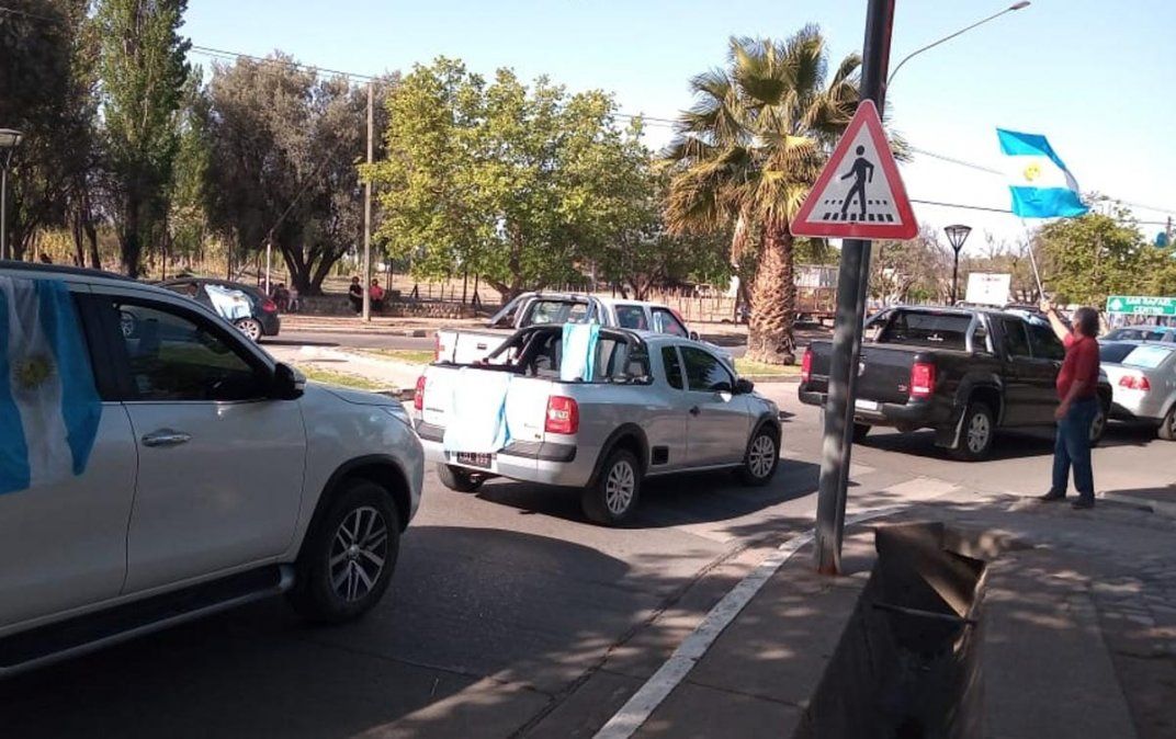 Caravanazo. Movilización en Mendoza en apoyo al aporte de las grandes fortunas.