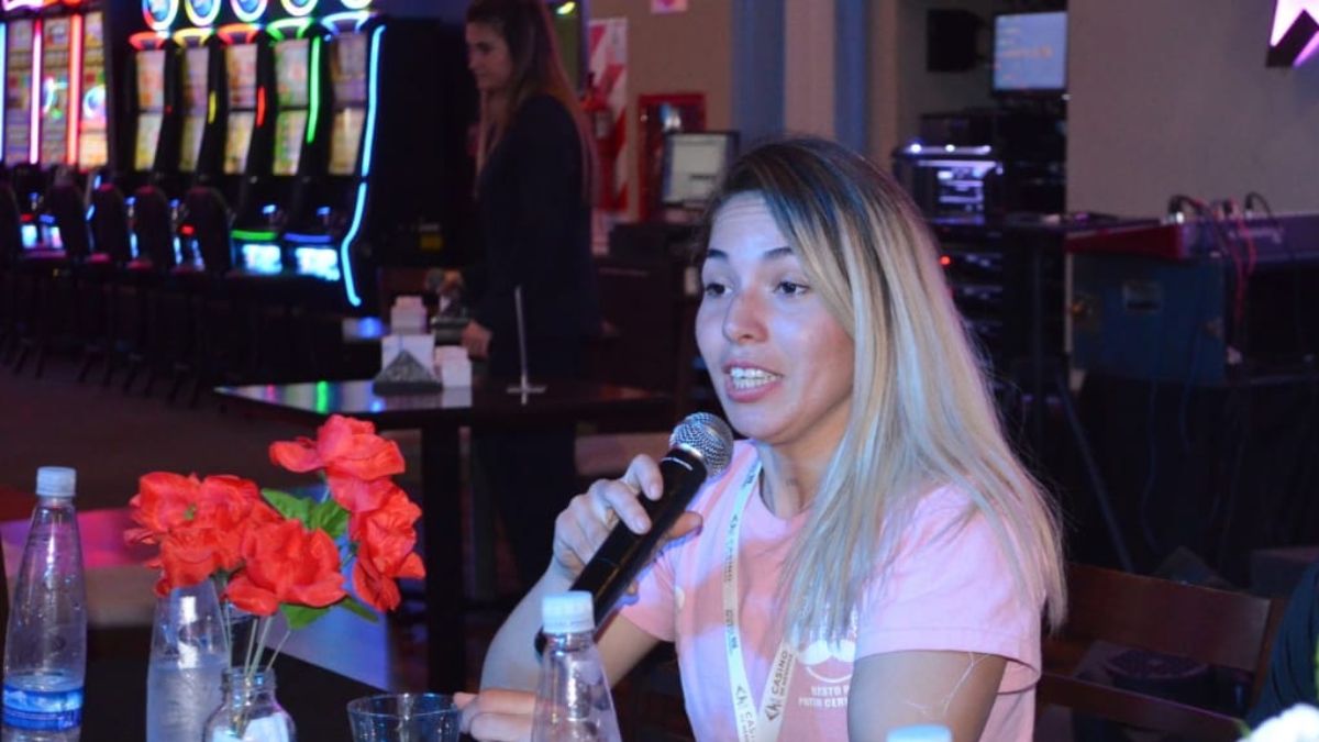 Rocío Gordillo hará su cuarta pelea profesional. Aquí en la conferencia de prensa previa a su debut en San Martín, donde se impuso a Laura Caravajal. Rocío Gordillo hará su cuarta pelea profesional. Aquí en la conferencia de prensa previa a su debut en San Martín, donde se impuso a Laura Caravajal.