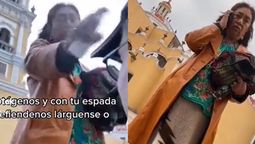Malo es robar: una mujer atacó a una pareja homosexual y les tiró agua bendita