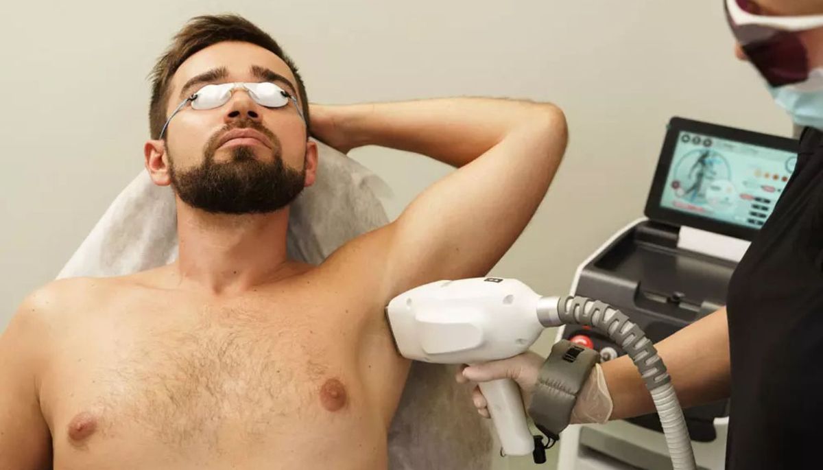 No se recomienda tomar sol después de realizarse la depilación láser. Según el método, hay que esperar de 4 a 15 o 40 días para exponerse a los rayos solares. No se recomienda tomar sol después de realizarse la depilación láser. Según el método, hay que esperar de 4 a 15 o 40 días para exponerse a los rayos solares.