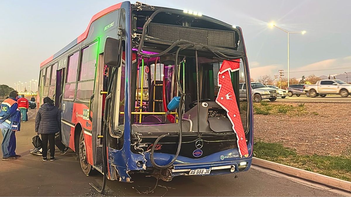 Varios pasajeros quedaron heridos tras el accidente en micro ocurrido en el Acceso Sur