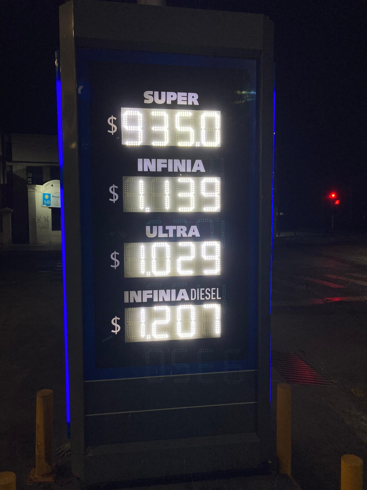 Así se veían los carteles de las estaciones de servicio durante la mañana de este miércoles en Mendoza. Así se veían los carteles de las estaciones de servicio durante la mañana de este miércoles en Mendoza.