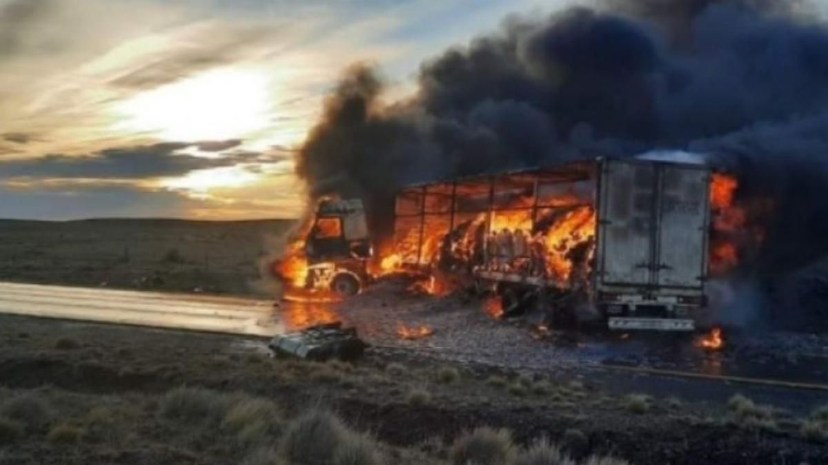 Un camión se incendió a kilómetros del paso fronterizo Monte Aymond.