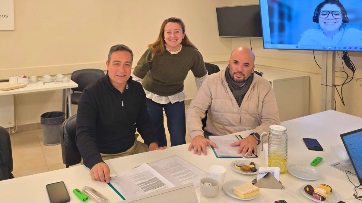 Referentes de las principales petroleras privadas que operan en Mendoza. Referentes de las principales petroleras privadas que operan en Mendoza.
