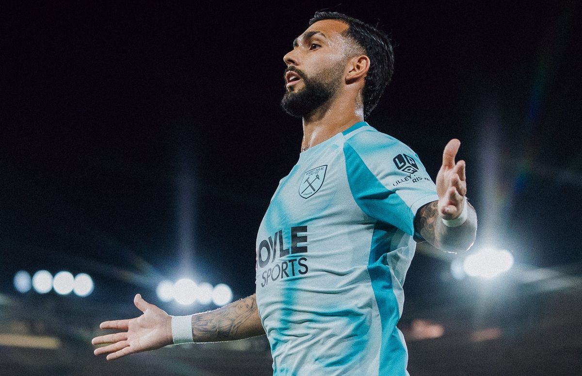 Taty Castellanos convirtió su tercer gol en la Carabao Cup.