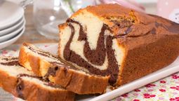Bizcochuelo marmolado de vainilla y chocolate,una de las recetas más esponjosas y económicas.