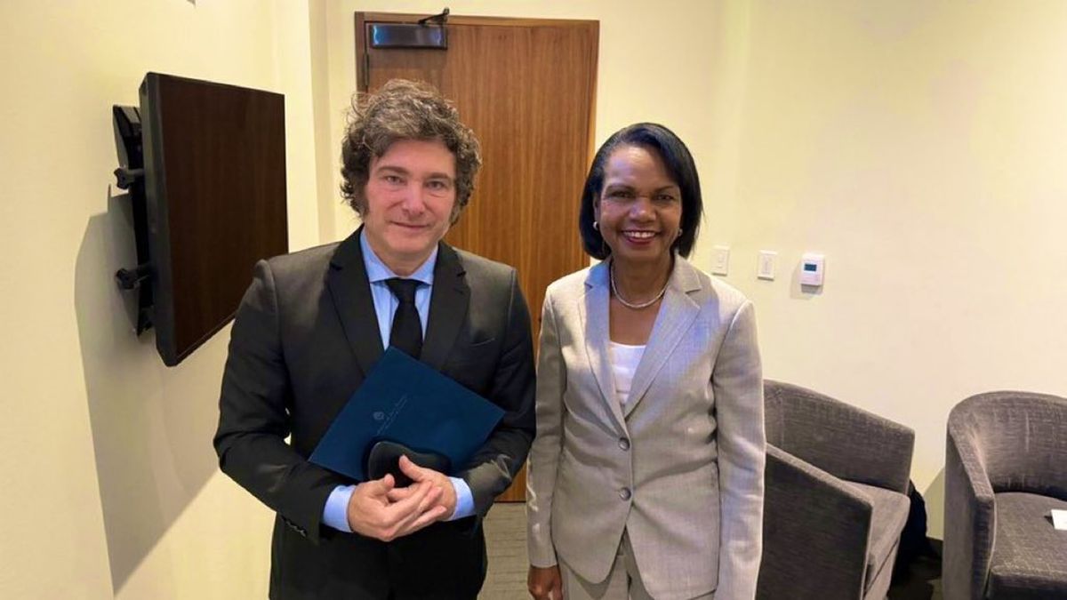 Javier Milei con Condolezza Rice, influyente funcionaria en tiempos de la gestión de George W. Bush,. Javier Milei con Condolezza Rice, influyente funcionaria en tiempos de la gestión de George W. Bush,.