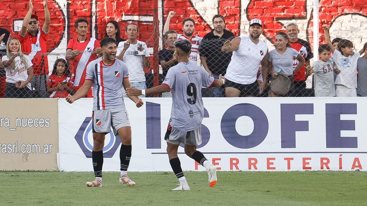 Matías Viguet es el goleador del Deportivo Maipú con tres tantos.