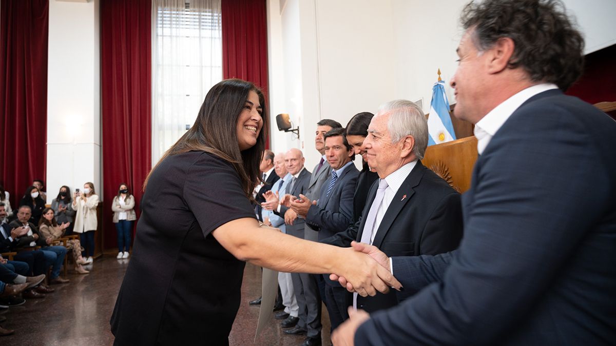 La Ciudad de Mendoza distinguirá por 16º vez al “Maestro del Año”.