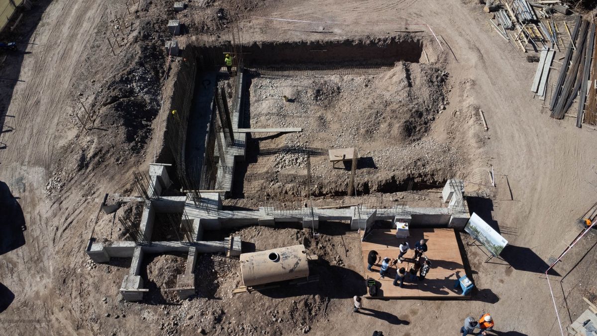 Vista aérea de la obra que lleva adelante Monteverdi Construcciones en un predio de Chacras de Coria. Allí construyen la primera iglesia del mundo dedicada a Carlo Acutis. Vista aérea de la obra que lleva adelante Monteverdi Construcciones en un predio de Chacras de Coria. Allí construyen la primera iglesia del mundo dedicada a Carlo Acutis.