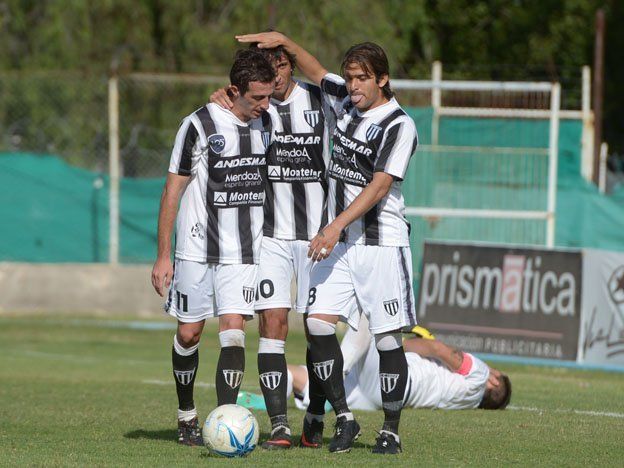 Gimnasia goleó 4 a 1 Las Palmas y es el único líder del grupo