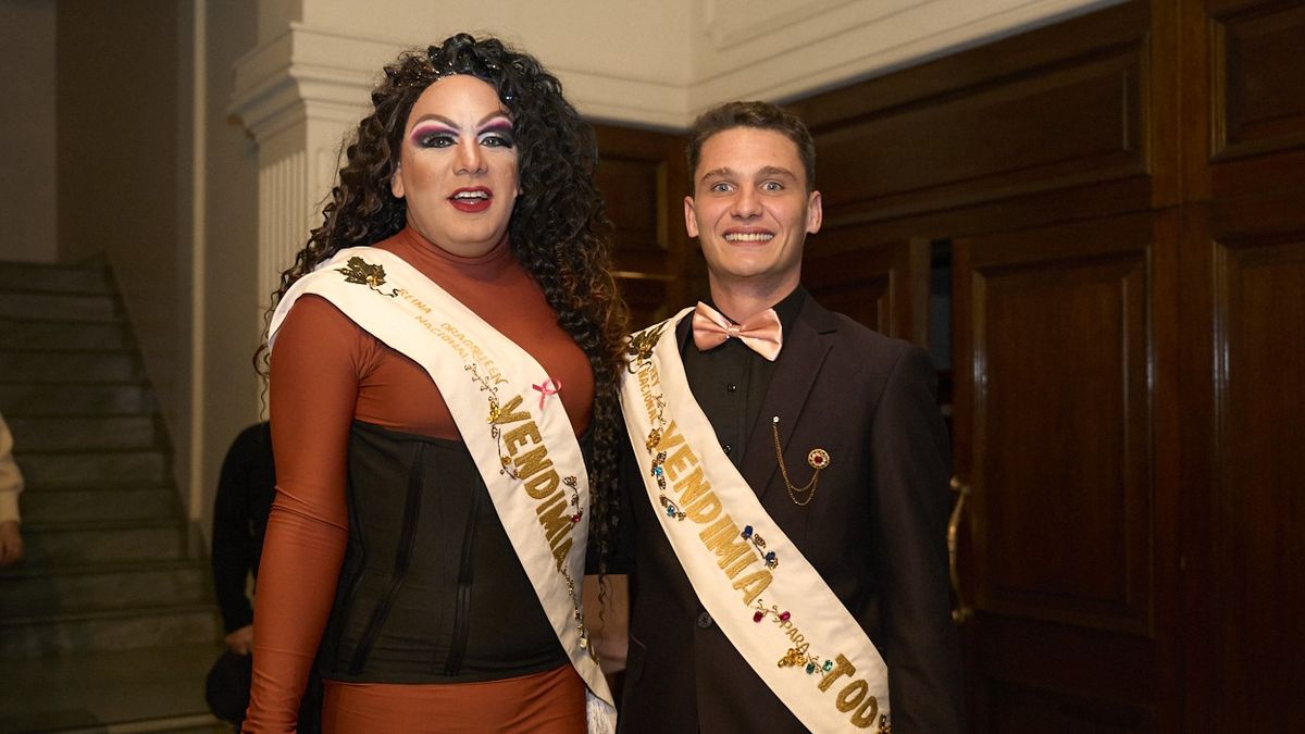 Drag Enggel y Fede Gollo, reyes de la Vendimia para Todos 2025, disfrutaron del musical de tango. Drag Enggel y Fede Gollo, reyes de la Vendimia para Todos 2025, disfrutaron del musical de tango.