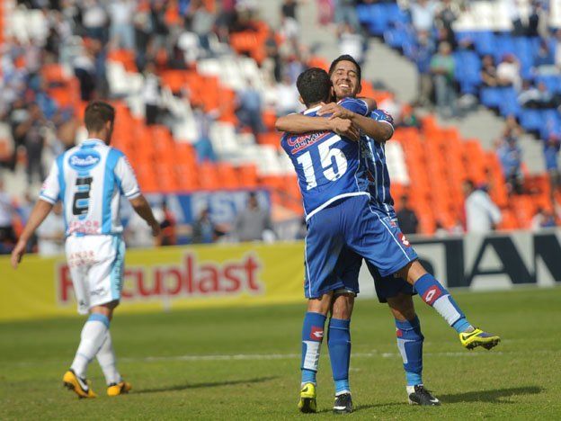 Godoy Cruz goleó a Rafaela, se afianza en Primera y sueña con el campeonato