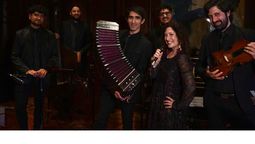 La hermana de Marck Zuckerberg y Quinteto Bandó.