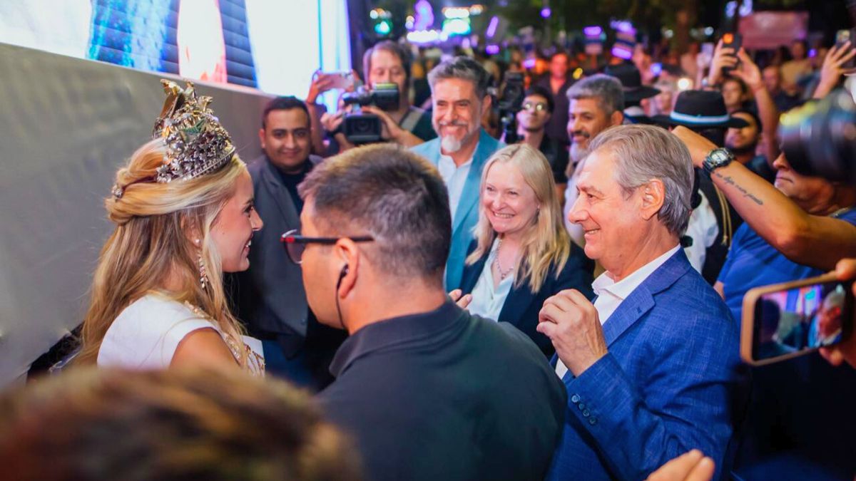 Perón y Balbín un poroto: el abrazo de Hebe Casado con Omar Félix por la Reina Nacional de la Vendimia