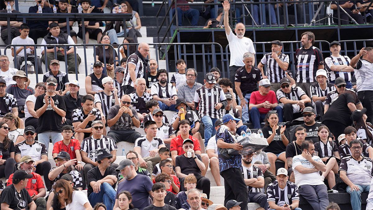 Los hinchas de Gimnasia y Esgrima sue&ntilde;an con un boleto a un certamen internacional.